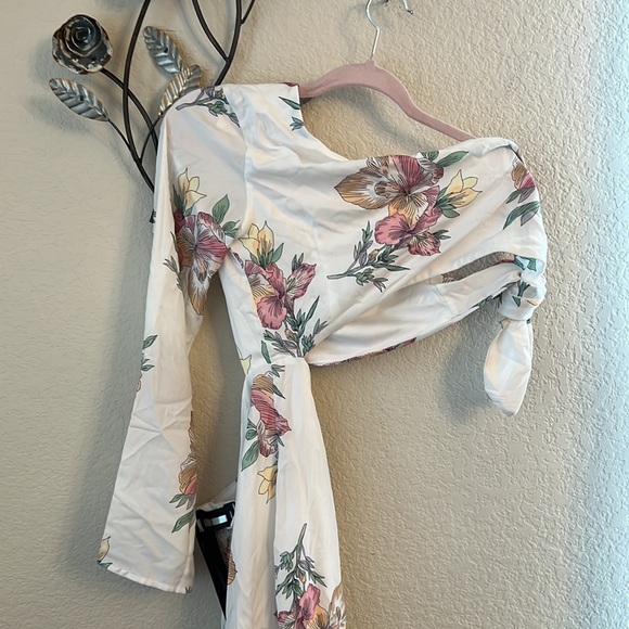 New superdown Essie One Shoulder Dress in White Floral - Picture 8 of 10